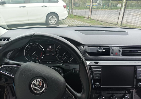 Skoda Superb cena 75000 przebieg: 131000, rok produkcji 2017 z Częstochowa małe 137